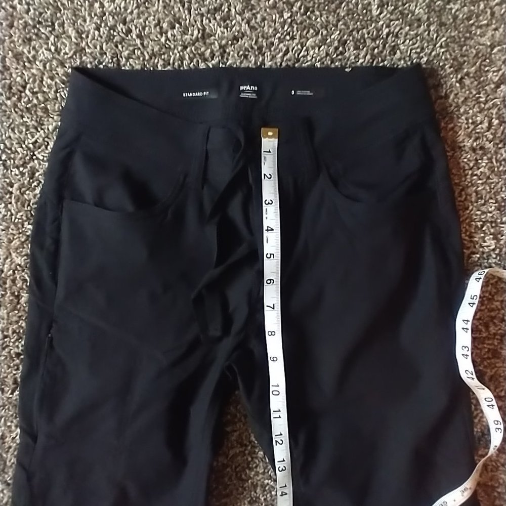 Black Prana Capri Pants, Size 0 (26'' Waist)